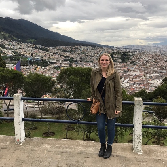 Meet your Posher, Kristin - Picture 2 of 2